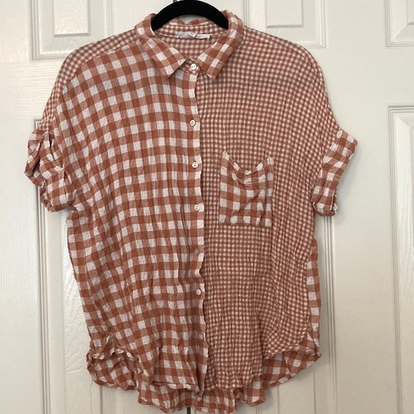 Jane and Delancey Tops - Brown and white gingham short sleeve shirt. Size large.